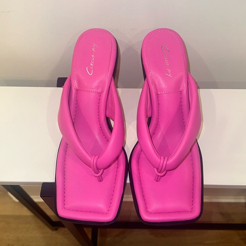 Thong heeled sandals